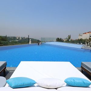 The Ray Hotel And Studios